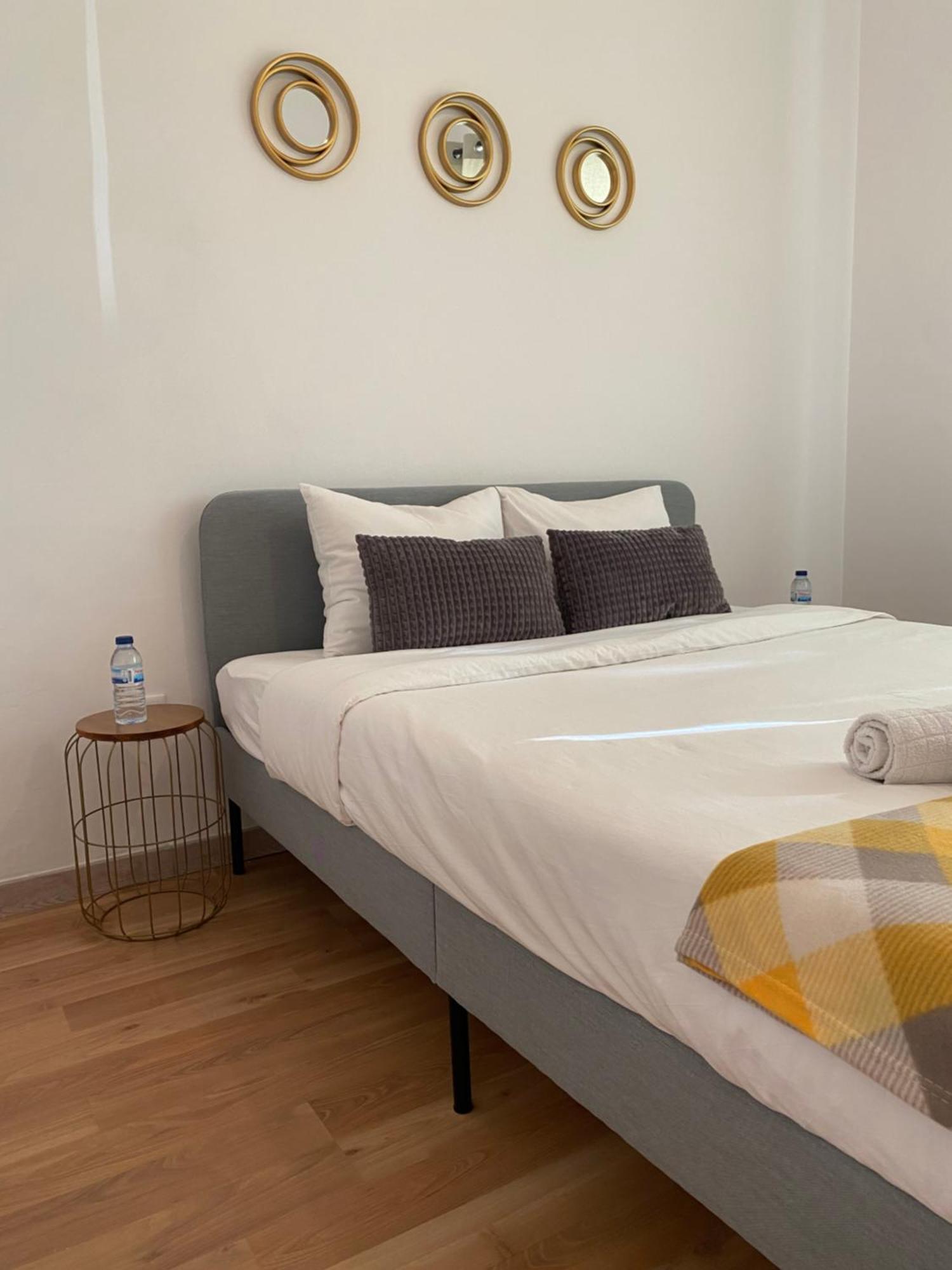Almada Central Apartment *