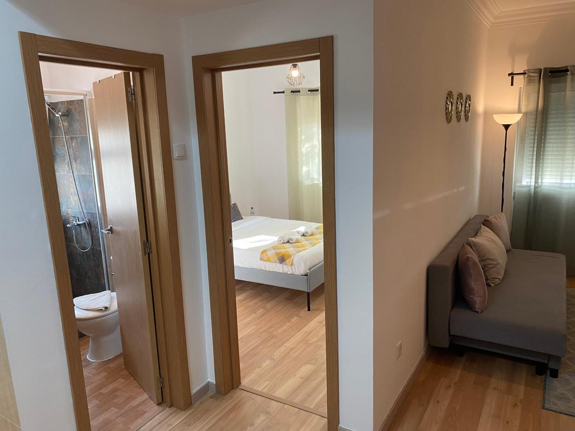 Almada Central Apartment *