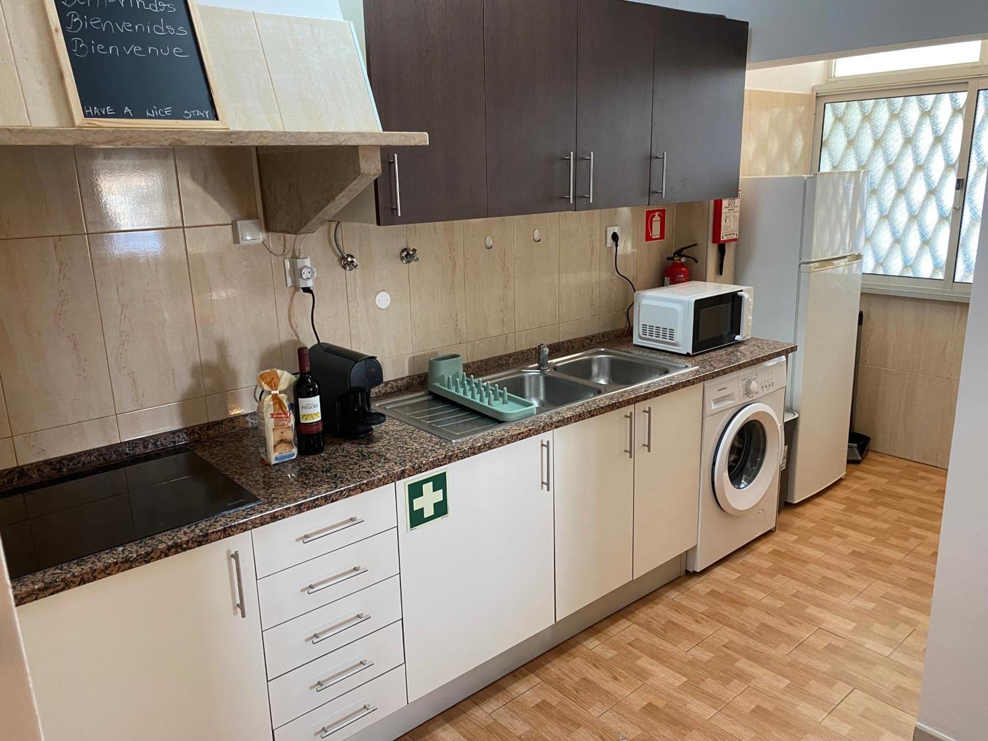 Almada Central Apartment *